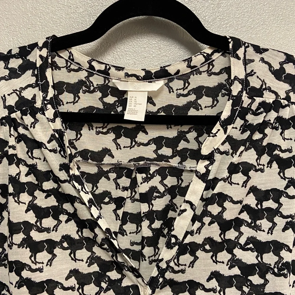 H&M Black Cream Equestrian Horse Print V-neck 3/4 sleeve Blouse 3638 - Picture 2 of 6